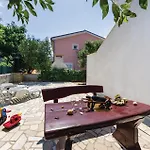 Σπίτι διακοπών 5 Bedroom Awesome In Privlaka (Zadar)