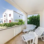 5 Bedroom Awesome In Privlaka (Zadar)