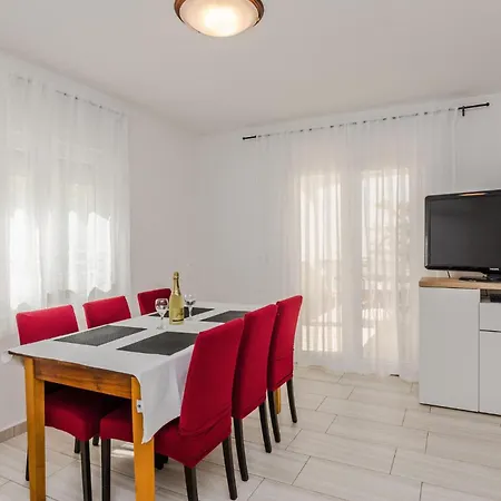 5 Bedroom Awesome In Hébergement de vacances Privlaka (Zadar)