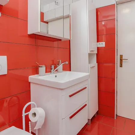 Hébergement de vacances 5 Bedroom Awesome In Privlaka (Zadar)