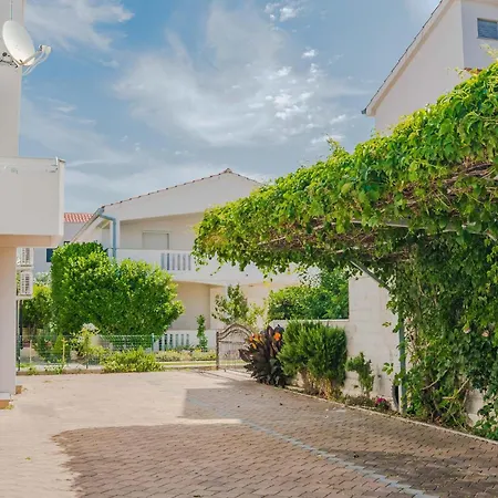 Nice Home In Privlaka With House Sea View Casa vacanze