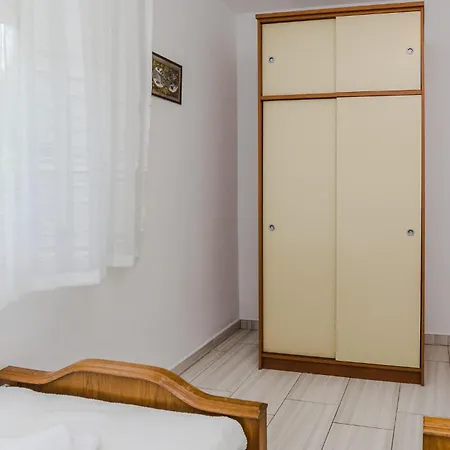 5 Bedroom Awesome In Privlaka (Zadar)