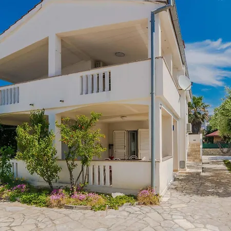 5 Bedroom Awesome In Hébergement de vacances Privlaka (Zadar)