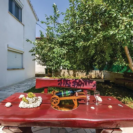 5 Bedroom Awesome In Privlaka (Zadar)