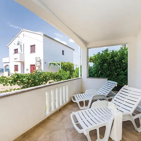 5 Bedroom Awesome In Privlaka (Zadar)