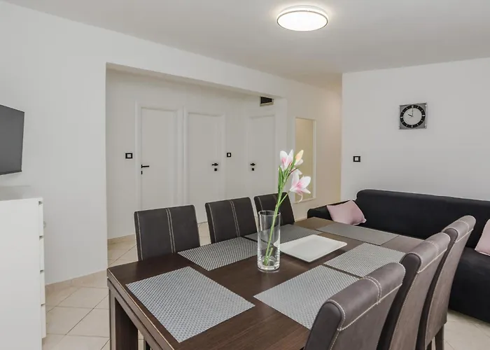 5 Bedroom Awesome In