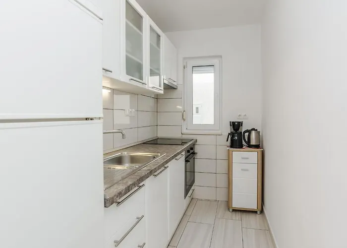 Сasa de vacaciones 5 Bedroom Awesome In Privlaka (Zadar)