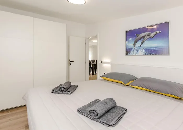 5 Bedroom Awesome In Hébergement de vacances
