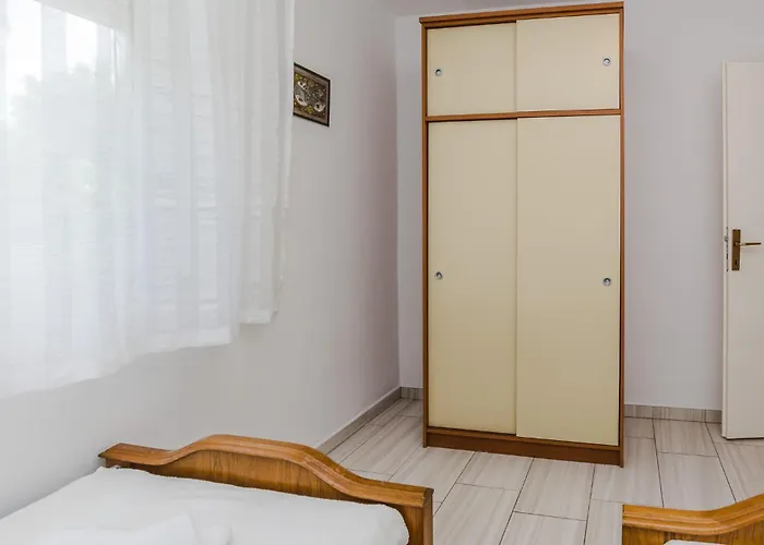 5 Bedroom Awesome In Privlaka (Zadar)