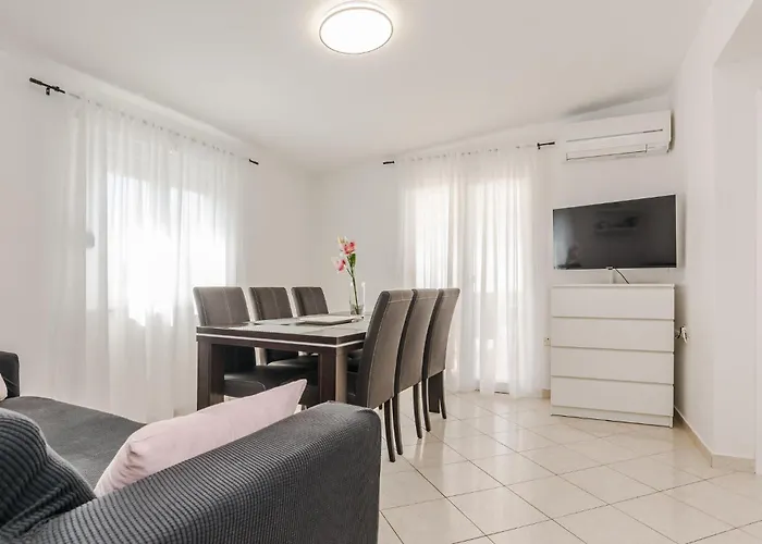 5 Bedroom Awesome In