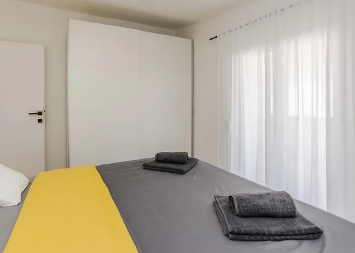 Hébergement de vacances 5 Bedroom Awesome In Privlaka (Zadar)
