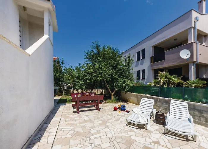 5 Bedroom Awesome In Privlaka (Zadar)