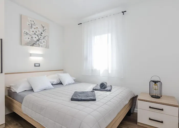 5 Bedroom Awesome In * Privlaka (Zadar)