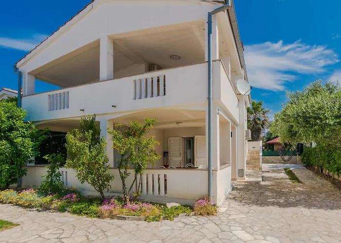 5 Bedroom Awesome In Hébergement de vacances Privlaka (Zadar)