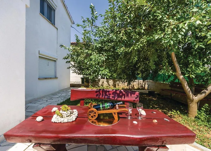 5 Bedroom Awesome In Privlaka (Zadar)
