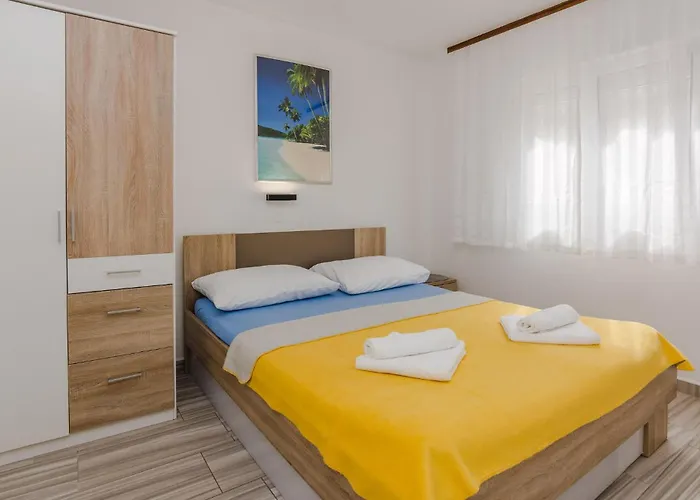 Hébergement de vacances 5 Bedroom Awesome In